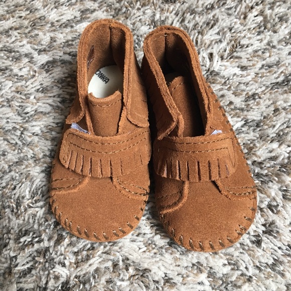 minnetonka baby booties